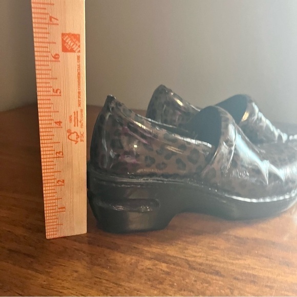 Born Bolo Clogs Women's 8 Leopard Cheetah Faux Patent Leather - Picture 9 of 15
